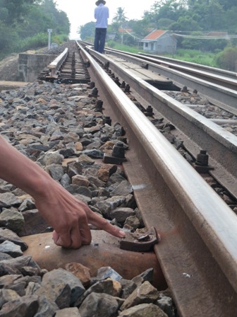 Đinh ốc bị tiện đứt