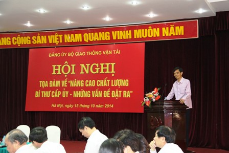 Thứ trưởng Phạm Qu&yacute; Ti&ecirc;u, B&iacute; thư Đảng uỷ Bộ GTVT ph&aacute;t biểu tại Toạ đ&agrave;m