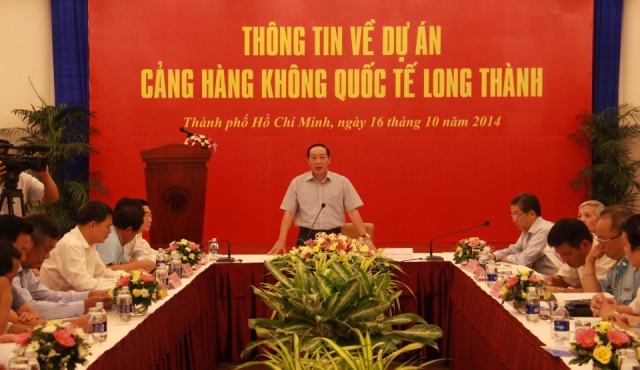 Thứ trưởng Bộ GTVT Nguyễn Hồng Trường chủ tr&igrave; họp b&aacute;o về dự &aacute;n cảng h&agrave;ng kh&ocirc;ng Long Th&agrave;nh tại TP HCM s&aacute;ng 16/10