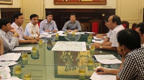 Bộ trưởng Đinh La Thăng l&agrave;m việc với l&atilde;nh đạo tỉnh H&agrave; Nam s&aacute;ng 16/10
