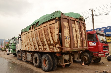 Theo nghị định 171 sửa đổi đang tr&igrave;nh Ch&iacute;nh phủ ph&ecirc; duyệt, xe chở qu&aacute; tải từ 20% c&oacute; thể bị phạt l&ecirc;n đến 54 triệu đồng