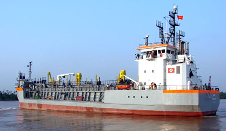 T&agrave;u h&uacute;t b&ugrave;n nạo v&eacute;t luồng h&agrave;ng hải khu vực Hải Ph&ograve;ng