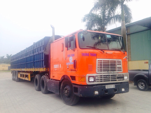 Xe tải của c&ocirc;ng ty Trung Th&agrave;nh