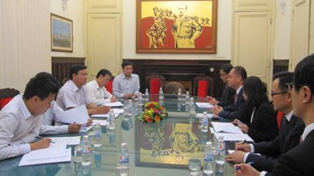 Bộ trưởng Đinh La Thăng thẳng thắn y&ecirc;u cầu tr&aacute;ch nhiệm của Keangnam trong khắc phục sự cố nứt đường Nội B&agrave;i - L&agrave;o Cai