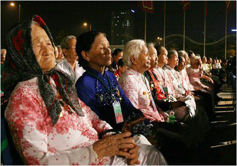 B&agrave; mẹ Việt Nam anh h&ugrave;ng (Ảnh minh họa)