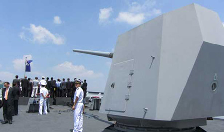 Ph&aacute;o MK 45 tự động cỡ n&ograve;ng 127 mm tầm bắn 24 km nh&igrave;n từ xa