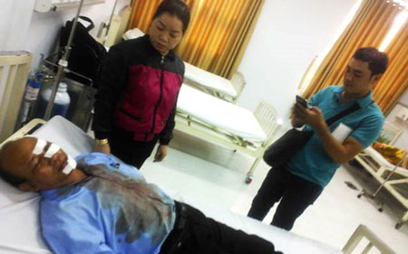 &Ocirc;ng Tuyến nằm tại viện.