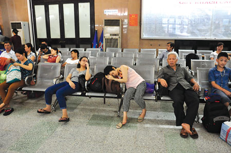 H&agrave;nh tr&igrave;nh về qu&ecirc; mỗi dịp lễ, Tết lu&ocirc;n vất vả v&agrave; c&oacute; được tấm v&eacute; trong tay l&agrave; mong mỏi của kh&aacute;ch đi t&agrave;u