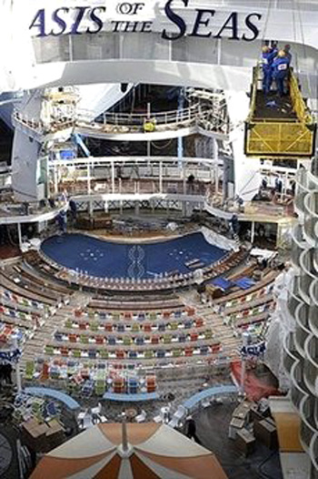 Đ&acirc;y l&agrave; s&acirc;n khấu ngo&agrave;i trời với sức chứa 750 người