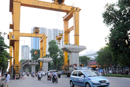 Thi c&ocirc;ng đường sắt tr&ecirc;n cao C&aacute;t Linh - H&agrave; Đ&ocirc;ng &iacute;t nhiều g&acirc;y ảnh hưởng đến việc đi lại của người d&acirc;n 