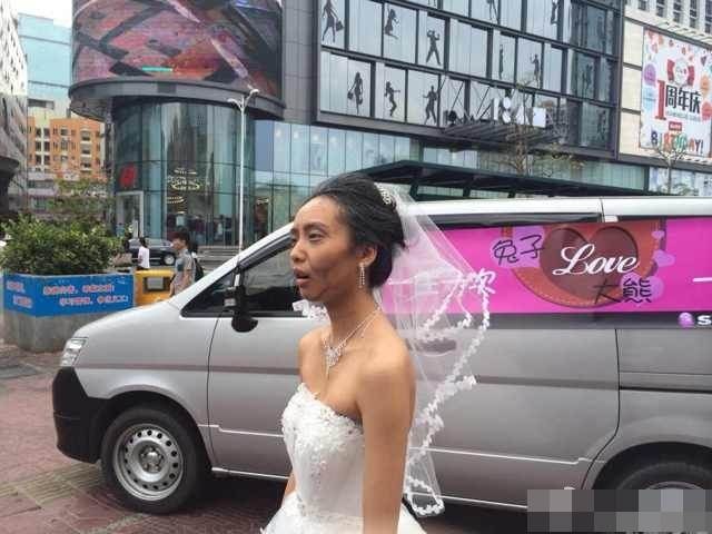 Được biết cặp đ&ocirc;i đ&atilde; l&ecirc;n kế hoạch tổ chức đ&aacute;m cưới v&agrave;o cuối năm nay. Nhưng gần đến ng&agrave;y cưới, t&acirc;m trạng c&ocirc; d&acirc;u rất căng thẳng, một hội chứng 