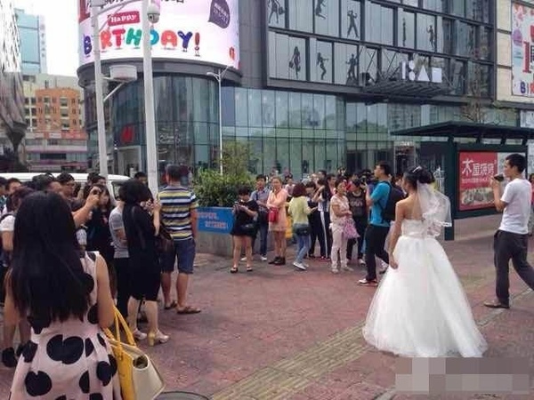 &ocirc; đ&atilde; l&agrave;m một ph&eacute;p thử để xem ch&agrave;ng trai c&oacute; y&ecirc;u m&igrave;nh thật l&ograve;ng hay kh&ocirc;ng. 