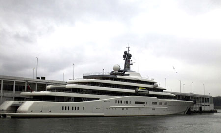 To&agrave;n cảnh chiếc du thuyền Eclipse