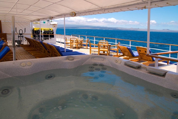 Bồn tắm x&ocirc;ng hơi tiện nghi