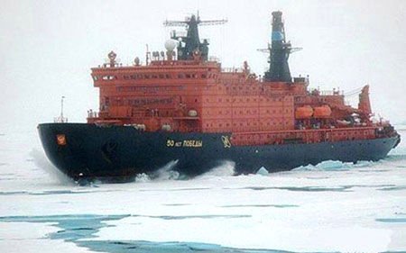 T&agrave;u ph&aacute; băng 