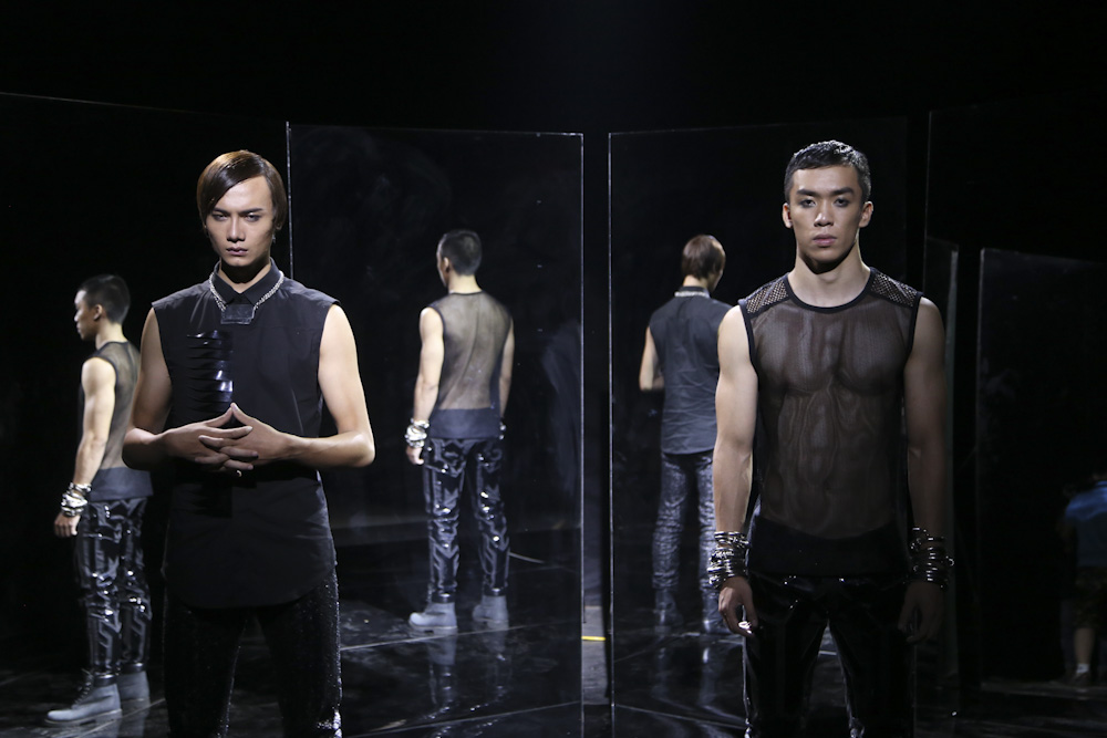 Hơn thế nữa, th&ocirc;ng điệp của h&igrave;nh hiệu năm nay c&ograve;n c&oacute; &yacute; nghĩa, sau qu&aacute; tr&igrave;nh t&igrave;m kiếm, đ&agrave;o tạo v&agrave; r&egrave;n luyện trong chương tr&igrave;nh Vietnam&rsquo;s Next Top Model sẽ l&agrave; một thế hệ người mẫu đầy tiềm năng của l&agrave;ng thời trang Việt tiếp tục được t&igrave;m kiếm v&agrave; tỏa s&aacute;ng. 