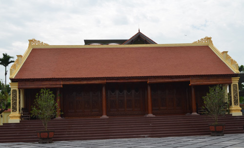 Hiện ở x&atilde; Thủy Triều c&oacute; khoảng 150 ng&ocirc;i nh&agrave; dựng bằng gỗ lim.