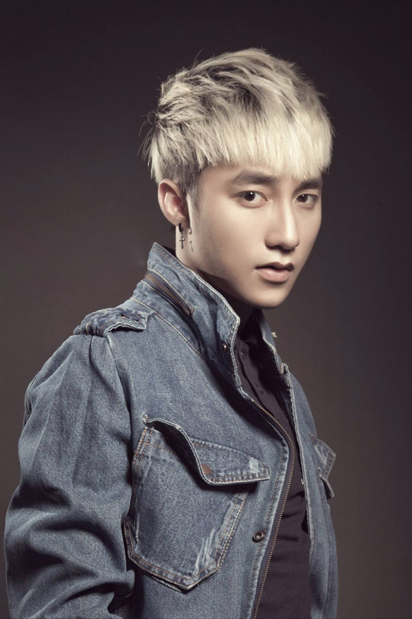 Sơn T&ugrave;ng bị n&eacute;m đ&aacute; v&igrave; đạo nhạc