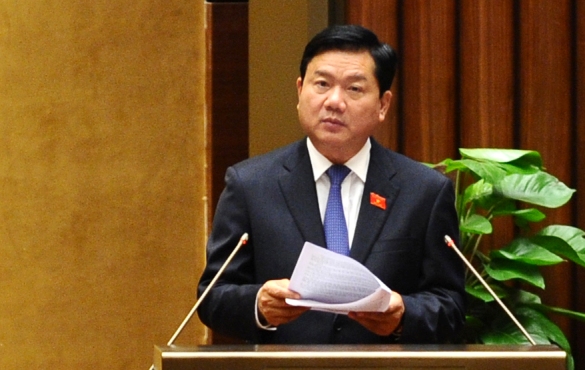 Bộ trưởng Đinh La Thăng thừa uỷ quyền của Thủ tướng đọc Tờ trình xin ý kiến Quốc hội về đầu tư dự án cảng hàng không quốc tế Long Thành