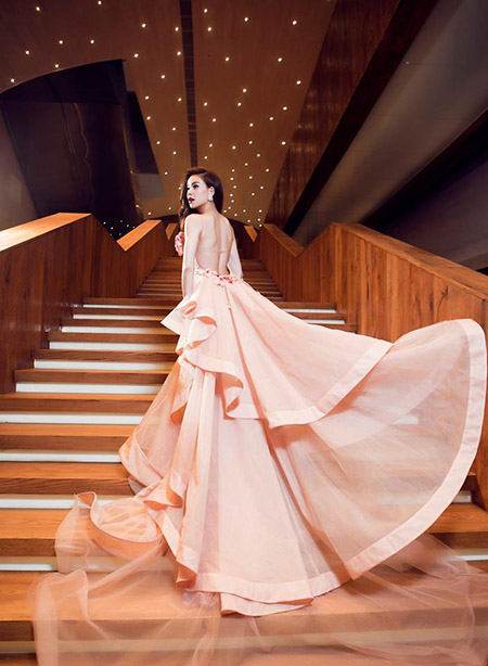 Kh&aacute;c với live concert c&aacute;ch đ&acirc;y 3 năm, lần n&agrave;y H&agrave; Hồ mong muốn x&acirc;y dựng một chương tr&igrave;nh thực sự đẳng cấp, sang trọng d&agrave;nh cho 2.000 kh&aacute;n giả.