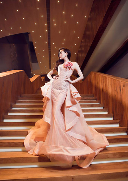 Song song, Hà H&ocirc;̀ l&ecirc;n k&ecirc;́ hoạch cho bu&ocirc;̉i họp fan vào đúng dịp sinh nh&acirc;̣t đ&ecirc;̉ cùng fan &ocirc;n lại kỷ ni&ecirc;̣m chặng đường 10 năm ca hát.