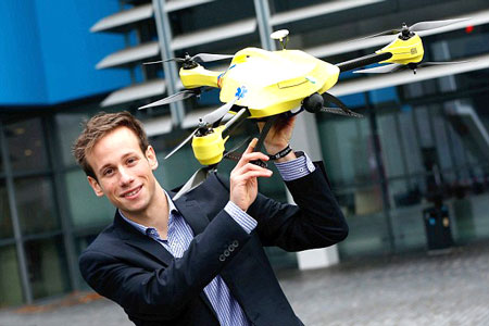 Alec Momont, 23 tuổi sinh vi&ecirc;n Đại học TU Delft người c&oacute; &yacute; tưởng s&aacute;ng chế m&aacute;y bay cấp cứu kh&ocirc;ng người l&aacute;i.