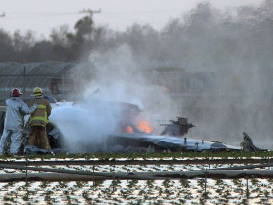 Hiện trường vụ tai nạn m&aacute;y bay qu&acirc;n sự