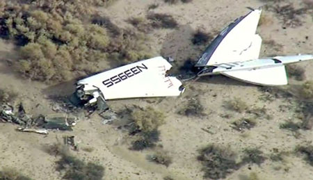 Hiện trường vụ t&agrave;u vũ trụ Virgin tr&ecirc;n sa mạc của Mỹ