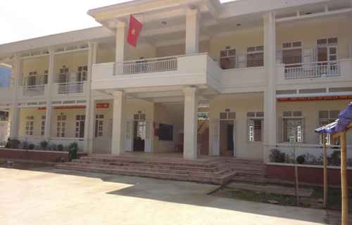 Trường phổ th&ocirc;ng d&acirc;n tộc b&aacute;n tr&uacute; THCS x&atilde; Trung Tiến, nơi xảy ra vụ việc (Ảnh: L&ecirc; Ho&agrave;ng/VnExpress)