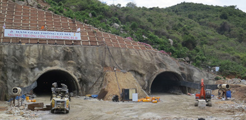 Cửa hầm đ&egrave;o Cổ M&atilde;