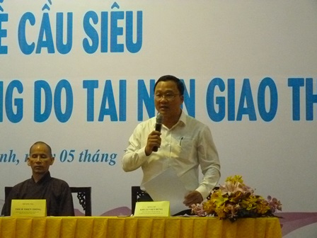 Ông Khuất Việt Hùng, Phó Chủ tịch UBATGT Quốc Gia phát biểu tại buổi họp báo