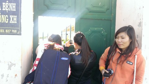 : PV đến t&igrave;m hiểu th&ocirc;ng tin tại Trung t&acirc;m chữa bệnh gi&aacute;o dục lao động x&atilde; hội tỉnh Gia Lai bị cản trở kh&ocirc;ng cho v&agrave;o.