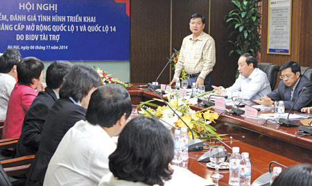 Bộ trưởng Đinh La Thăng ph&aacute;t biểu tại hội nghị