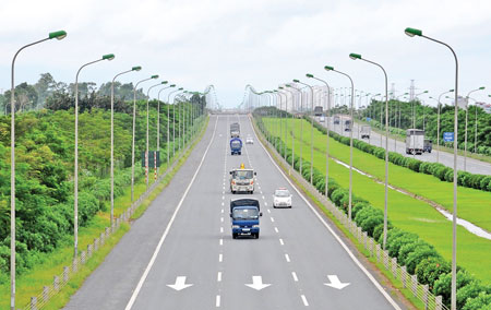 Những c&ocirc;ng tr&igrave;nh của ng&agrave;nh GTVT cho cả cộng đồng sử dụng n&ecirc;n thuận lợi hơn trong việc thu h&uacute;t vốn đầu tưẢnh: K.Linh