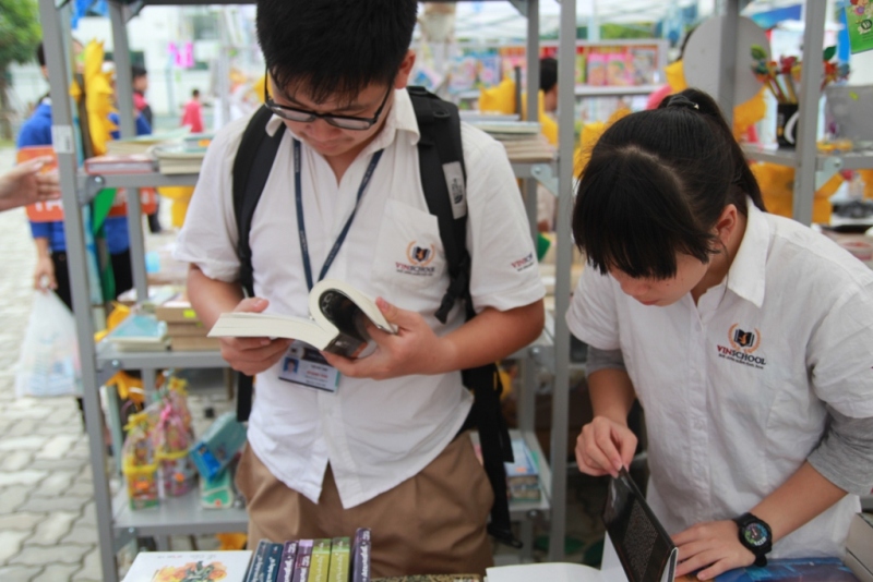 C&ugrave;ng nhau t&igrave;m s&aacute;ch hay