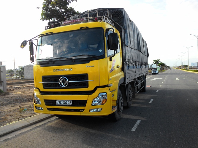 Xe 77C-054.08 chở đến 37 tấn sắt, trong khi tải trọng cho ph&eacute;p chỉ được 9,8 tấn, t&igrave;m c&aacute;ch l&aacute;ch trạm c&acirc;n Đ&agrave; Nẵng bất th&agrave;nh