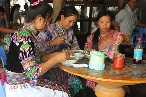 Phở là món ăn mà ai đặt chân đến chợ cũng muốn thưởng thức