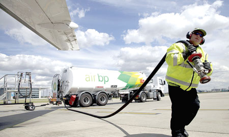 H&agrave;ng kh&ocirc;ng thế giới đang hưởng lợi khi gi&aacute; dầu c&oacute; xu hướng giảm