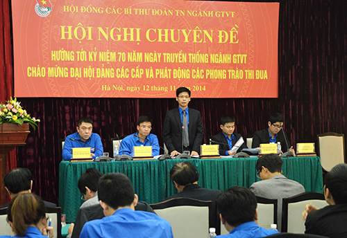 Đồng ch&iacute; Phạm Minh Hiếu, B&iacute; thư Đo&agrave;n Thanh ni&ecirc;n Bộ GTVT tiếp nhận những đ&oacute;ng g&oacute;p của c&aacute;c đo&agrave;n cơ sở trong c&ocirc;ng t&aacute;c thanh ni&ecirc;n 