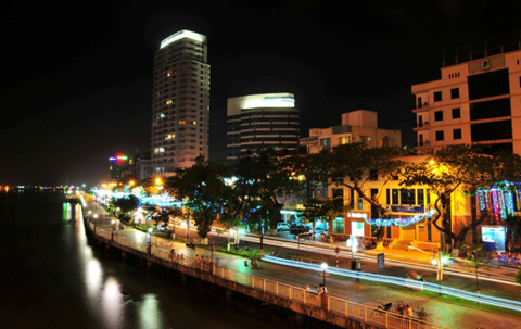 Đ&ecirc;m b&ecirc;n bờ s&ocirc;ng H&agrave;n.