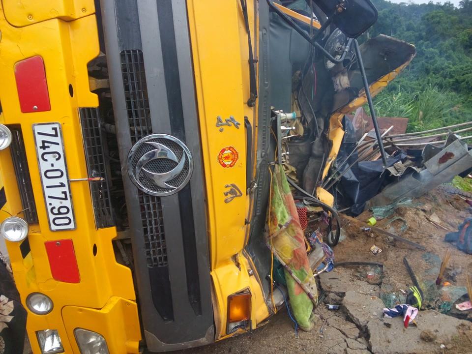 Cabin xe bị bẹp d&uacute;m