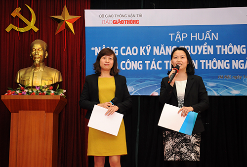 Học vi&ecirc;n Nguyễn Như Lam v&agrave; L&ecirc; Thị Th&uacute;y Hoa (c&ugrave;ng c&ocirc;ng t&aacute;c tại Tedi) n&oacute;i về những mặt mạnh yếu của m&igrave;nh khi tiếp x&uacute;c với vấn đề khủng hoảng truyền th&ocirc;ng