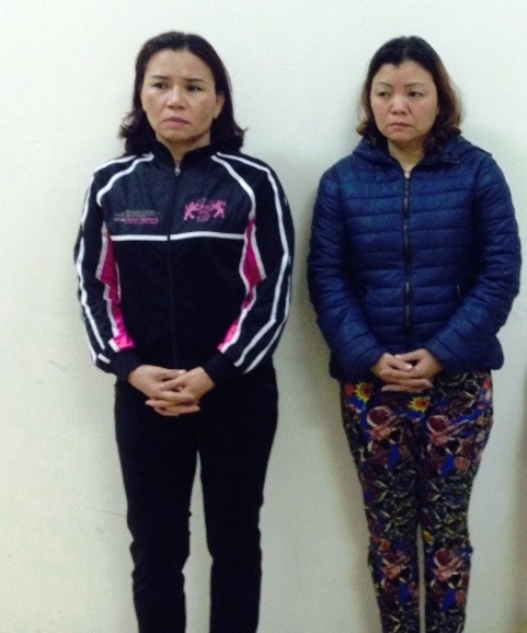 Chung v&agrave; H&agrave; tại cơ quan c&ocirc;ng an