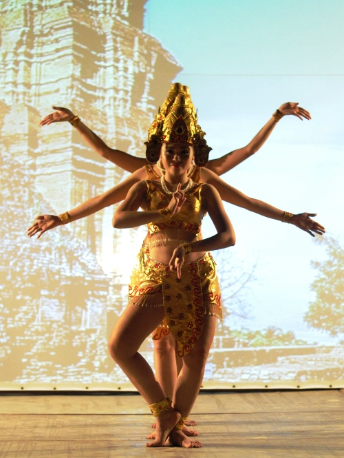 Tiết mục biểu diễn M&uacute;a Chăm