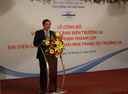 Cục trưởng Cục Hàng hải VN Nguy&ecirc;̃n Nh&acirc;̣t phát bi&ecirc;̉u C&ocirc;ng b&ocirc;́ vùng nước cảng bi&ecirc;̉n Trường Sa và Quy&ecirc;́t định thành l&acirc;̣p đại di&ecirc;̣n Cảng vụ Hàng hải Nha Trang tại Trường Sa, sáng 15/11
