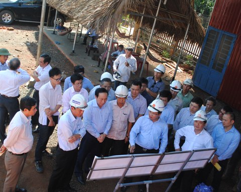 Ban QLDA đường HCM v&agrave; c&aacute;c nh&agrave; thầu b&aacute;o c&aacute;o Thứ trưởng về tiến độ thi c&ocirc;ng QL14