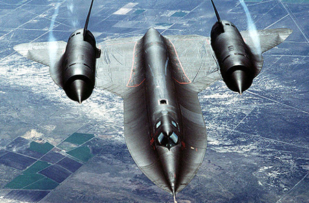  Với tốc độ tối đa 3.530km/h, SR-71 khiến cho ti&ecirc;m k&iacute;ch nhanh nhất Li&ecirc;n X&ocirc; MiG-25 