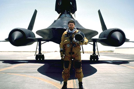 Brian Shul v&agrave; chiếc m&aacute;y bay do th&aacute;m SR-71