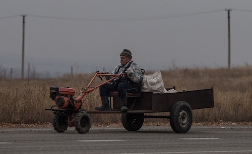 Khoảng 137.000 người Ukraine ở miền Đ&ocirc;ng Ukraine đang gặp kh&oacute; khăn trong việc nhận lương hưu