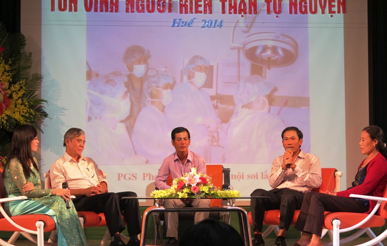 Cuộc hội ngộ của người hiến thận, v&agrave; nhận thận sau nhiều năm